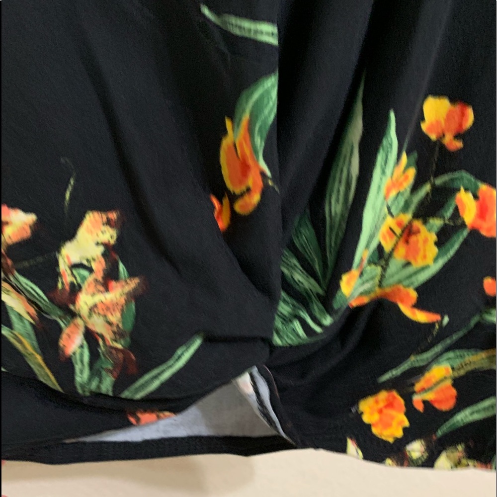 pretty tee - Picture 3 of 3